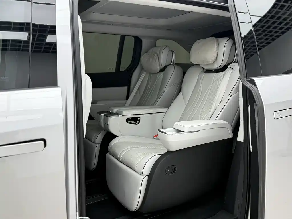 XPeng X9 — миниатюра 6