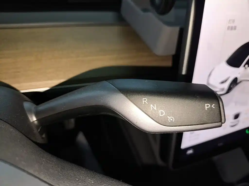 Tesla Model 3 — миниатюра 14
