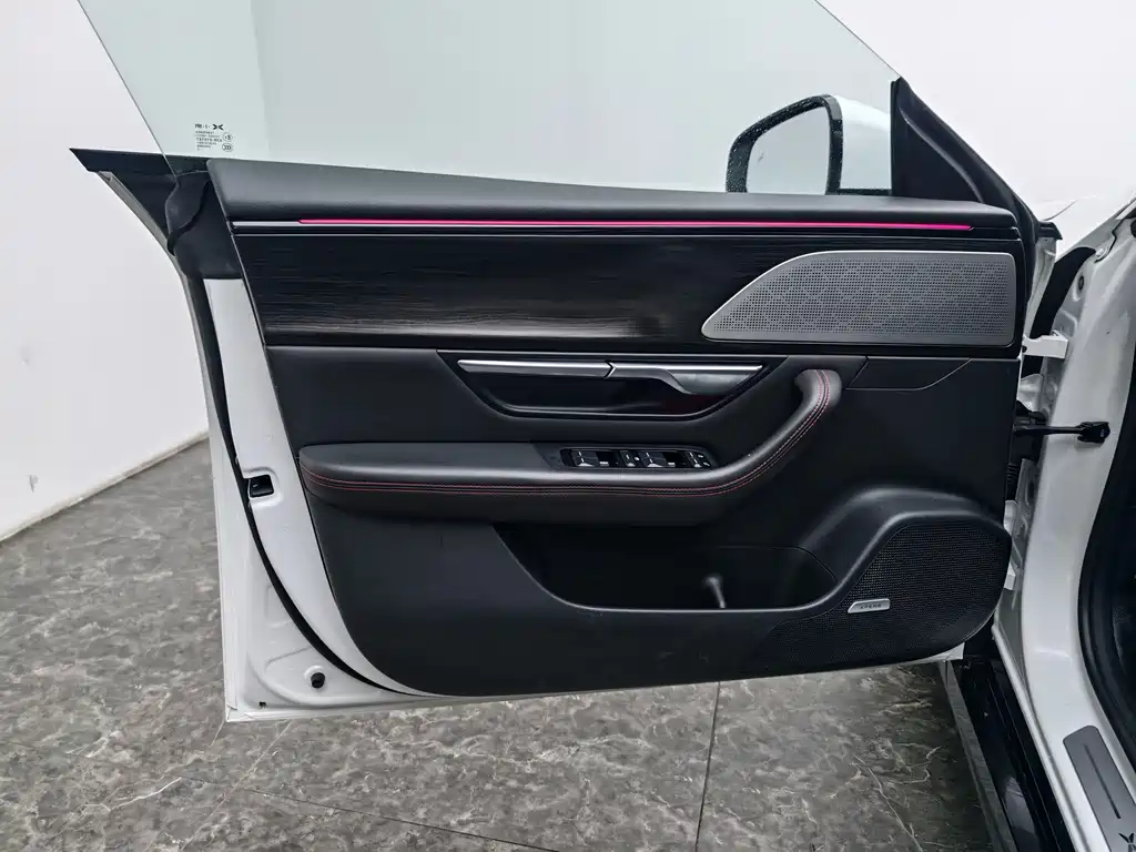 XPeng P7 — миниатюра 18