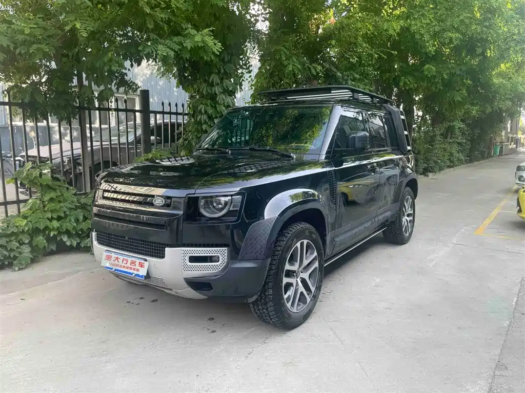 Land Rover Defender 2024