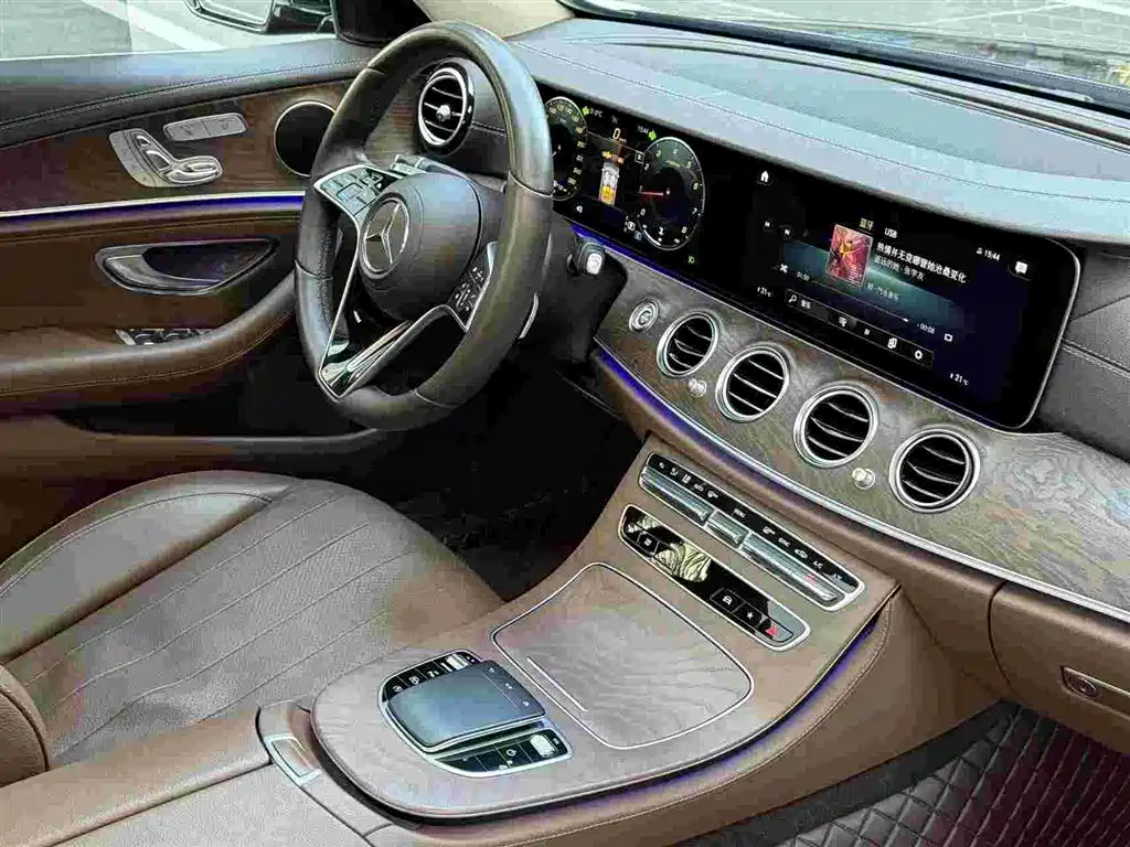 Mercedes-Benz E-Class — миниатюра 7