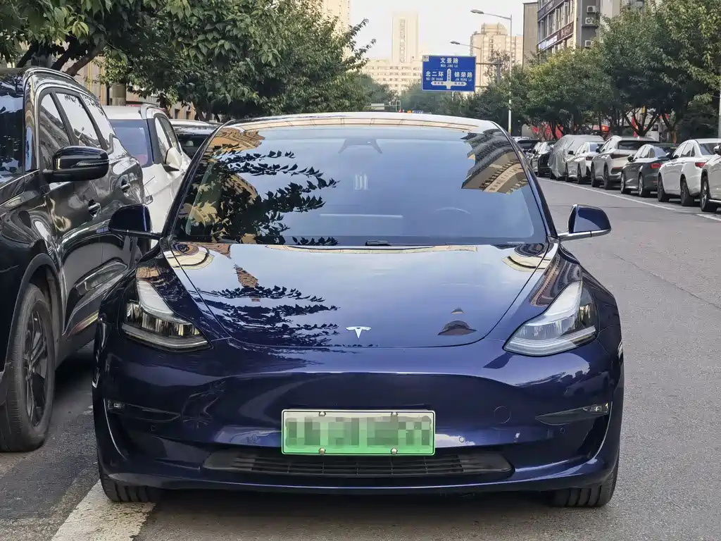 Tesla Model 3 — миниатюра 2