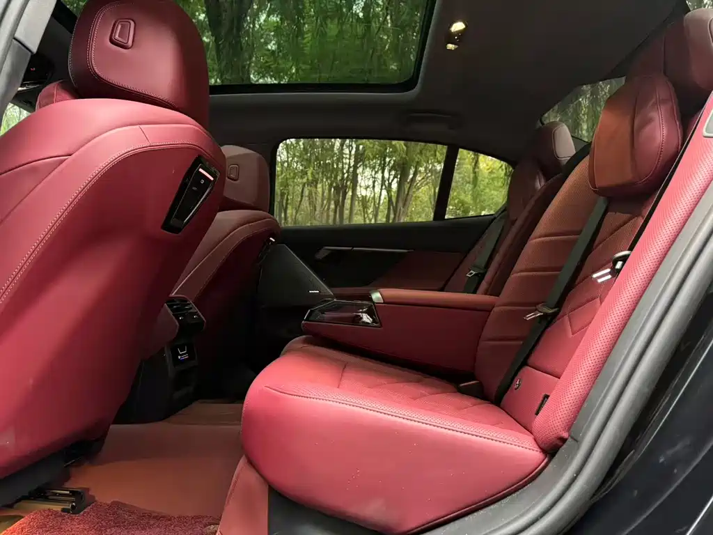 BMW 5 Series — миниатюра 12