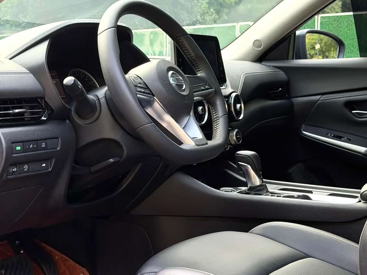 Nissan Sylphy 1.6 л 2023 г. Чёрный, пробег 42000 км