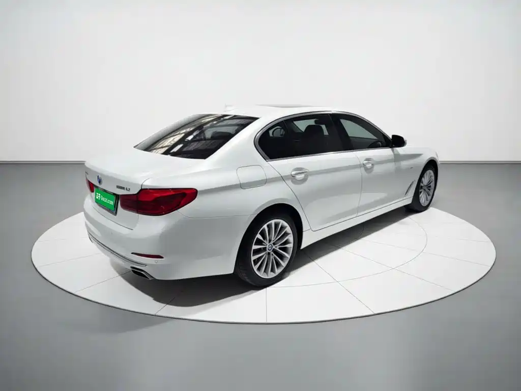 BMW 5 Series — миниатюра 4