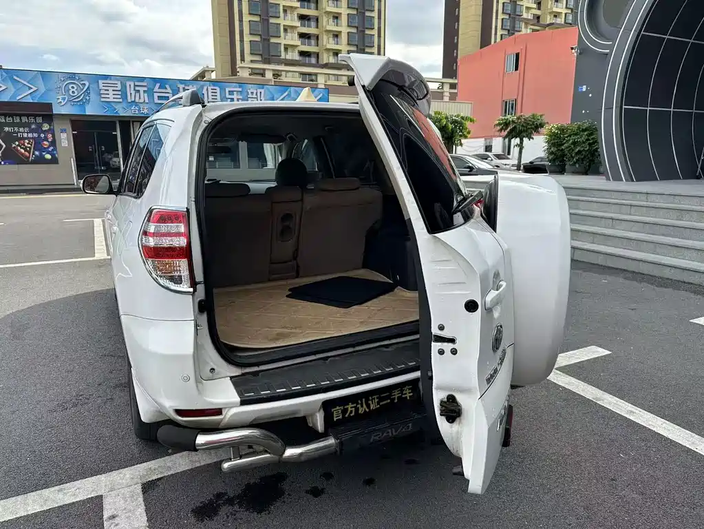 Toyota RAV4 — миниатюра 15
