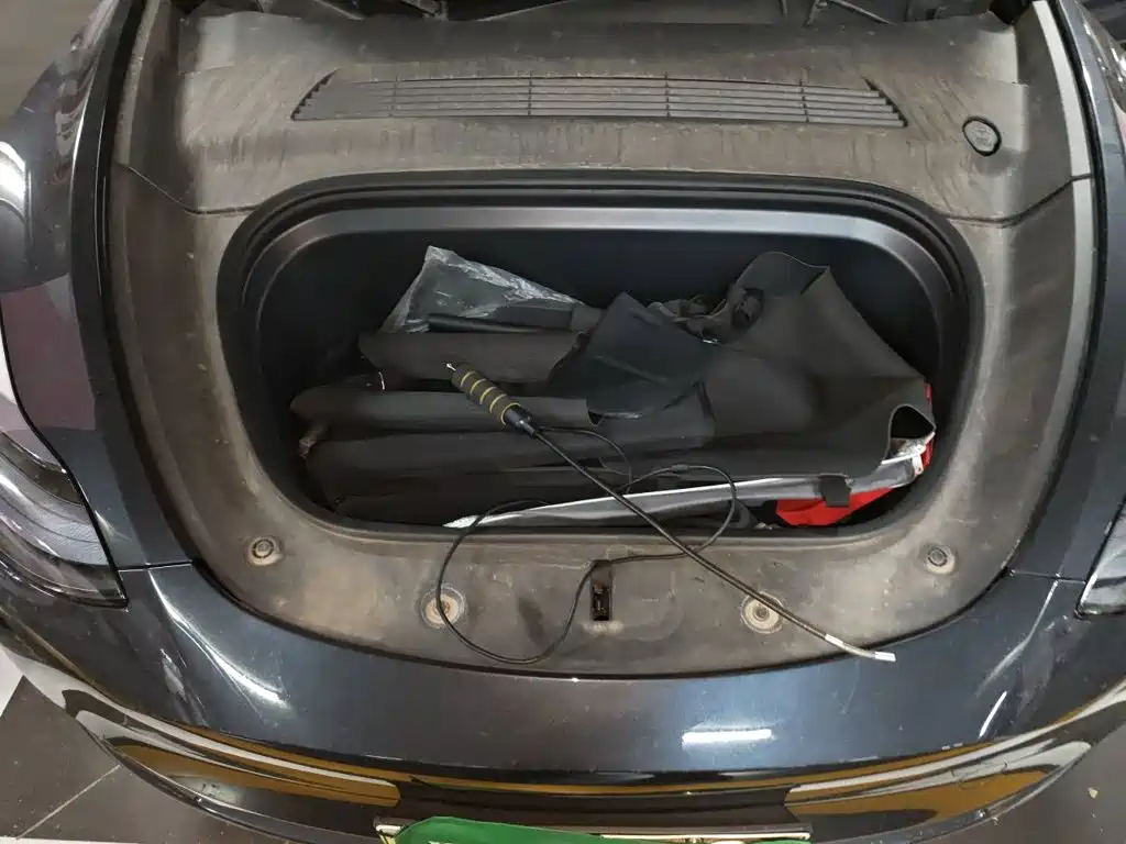 Tesla Model Y — миниатюра 16