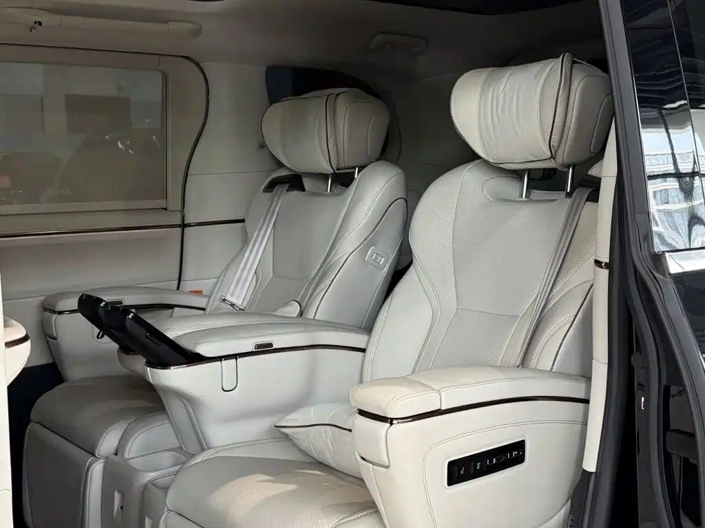 Lexus LM — миниатюра 16