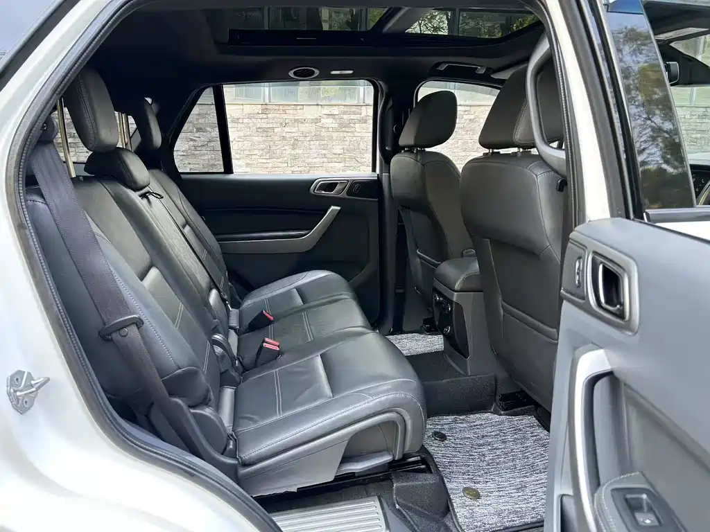 Ford Everest — миниатюра 4