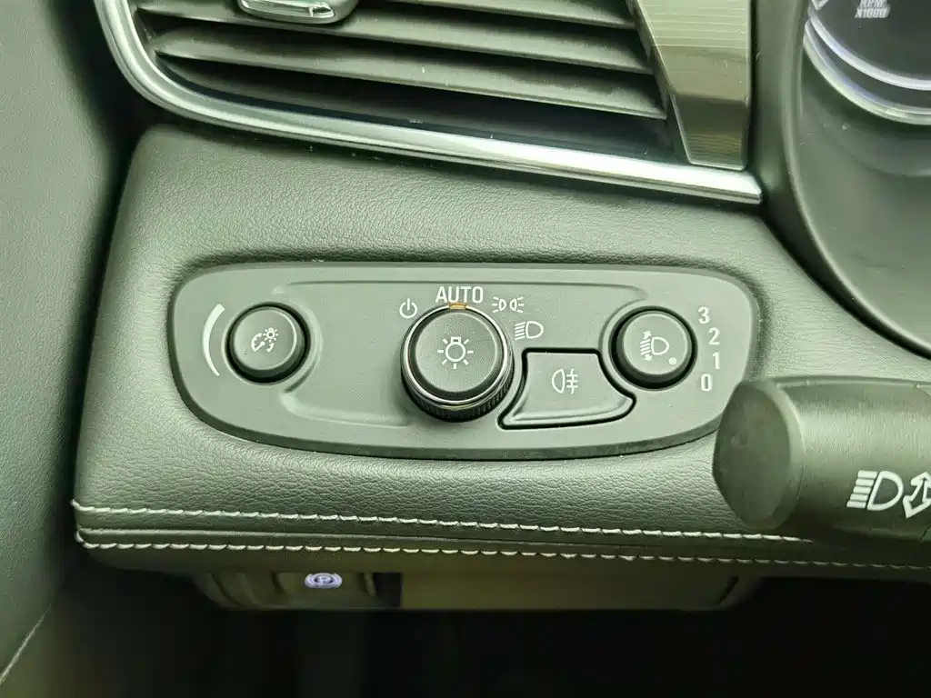 Buick LaCrosse — миниатюра 21