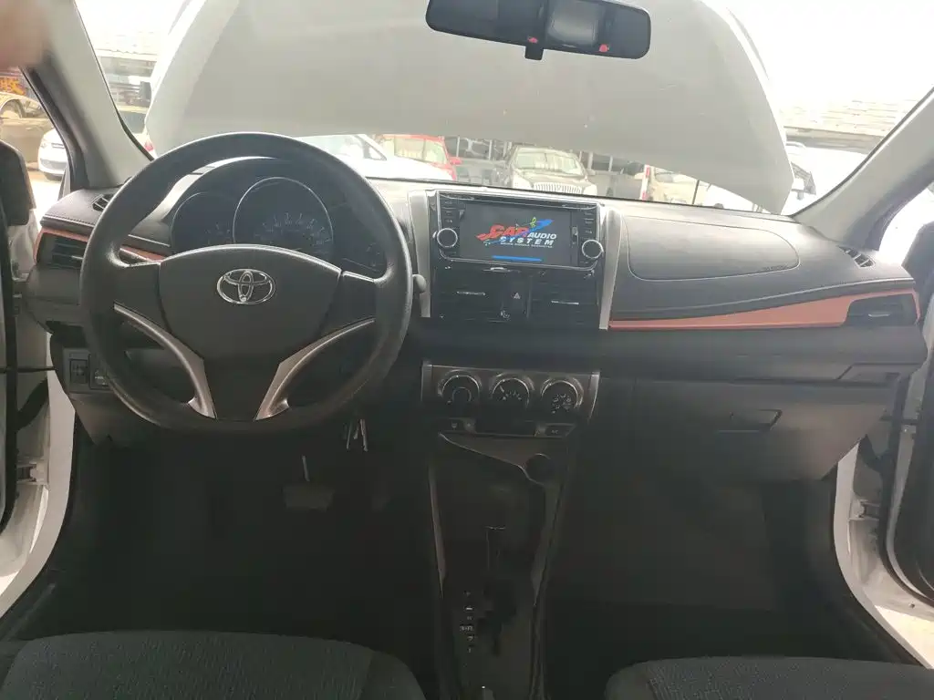 Toyota Yaris L — миниатюра 10