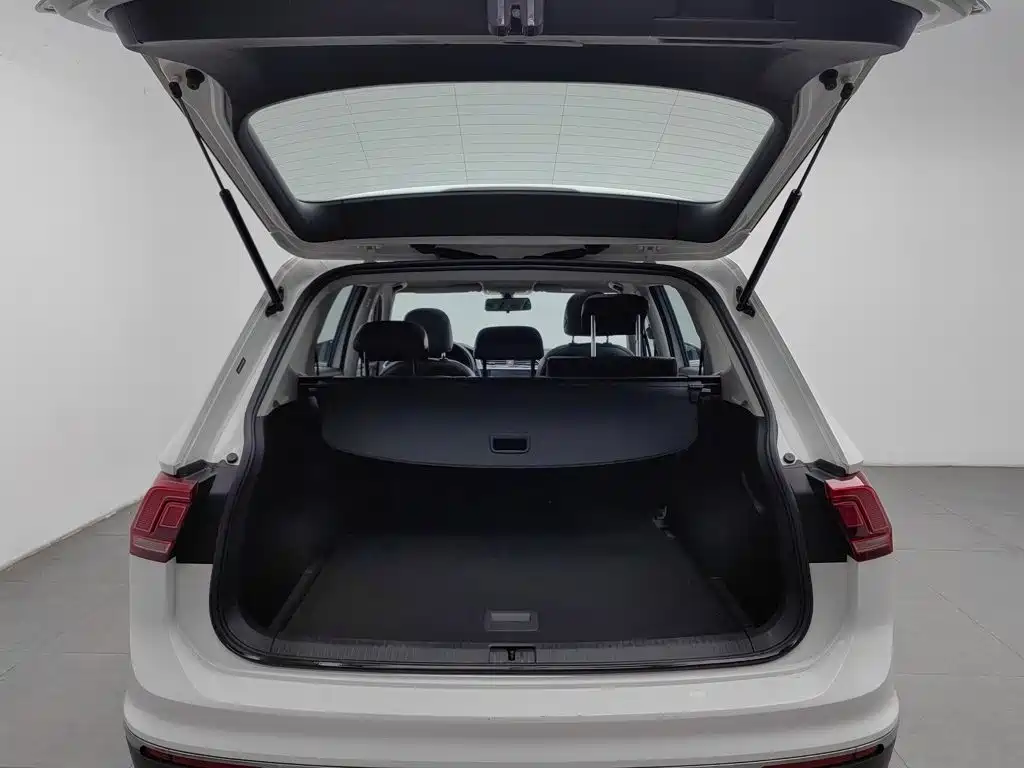 Volkswagen Tiguan L — миниатюра 16