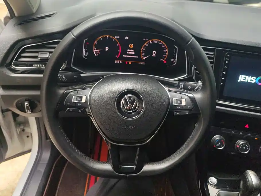 Volkswagen T-Roc — миниатюра 15