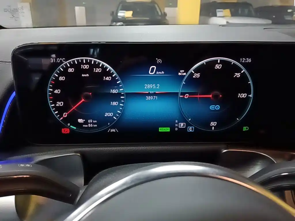 Mercedes-Benz EQB — миниатюра 12