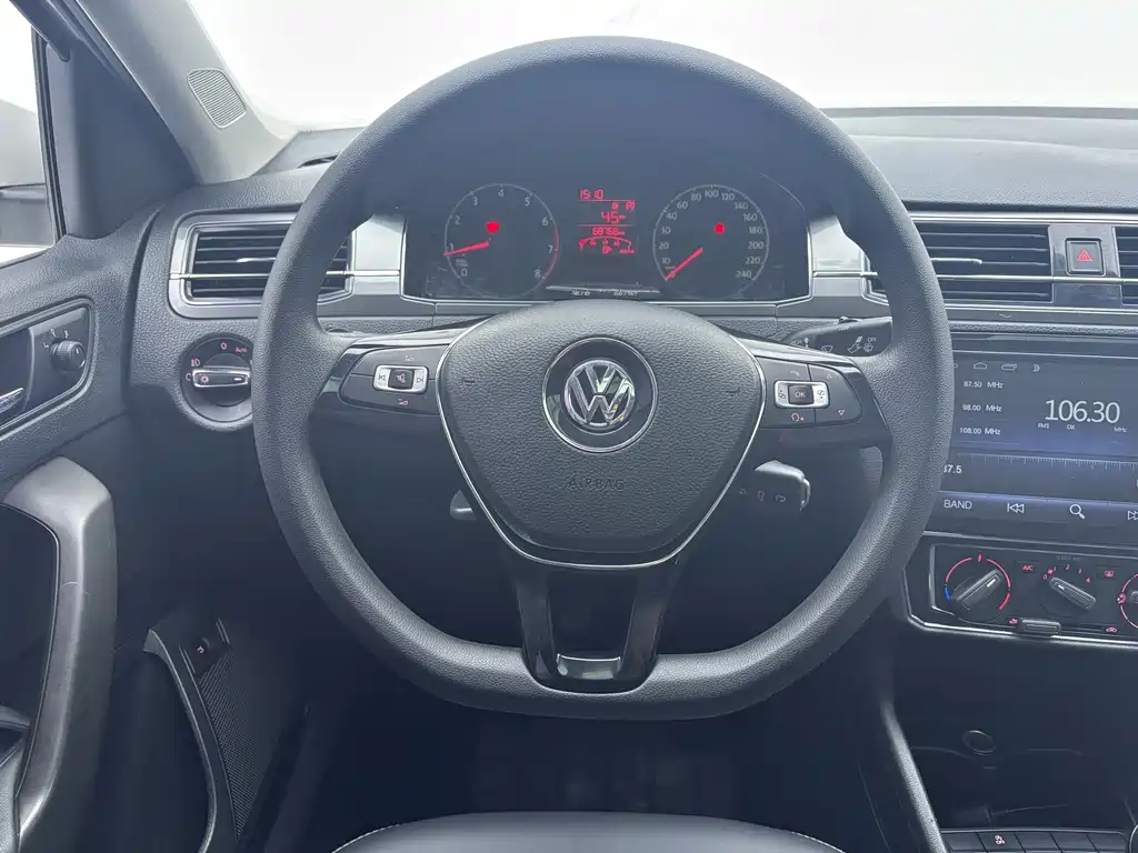 VOLKSWAGEN SANTANA
