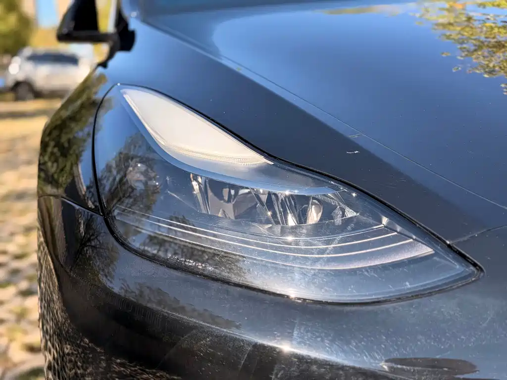 Tesla Model Y — миниатюра 4