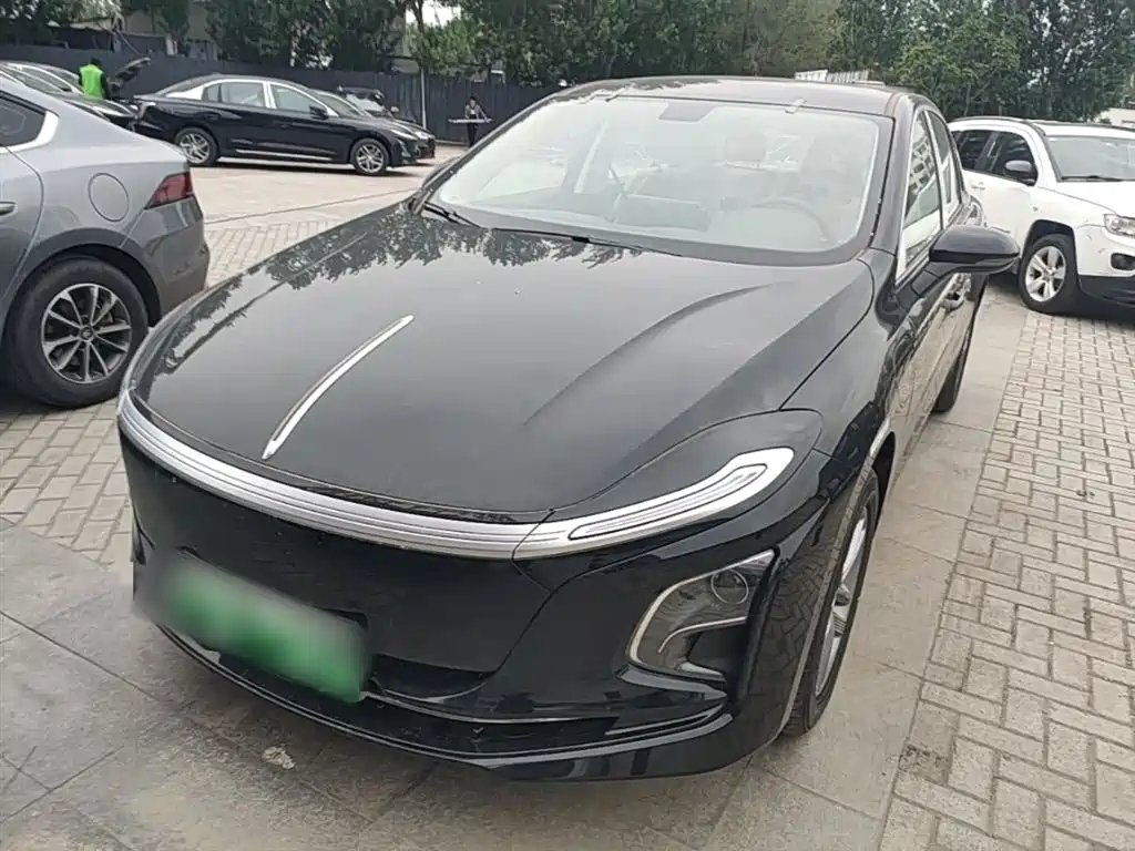 Hongqi Hongqi E-QM5 2025