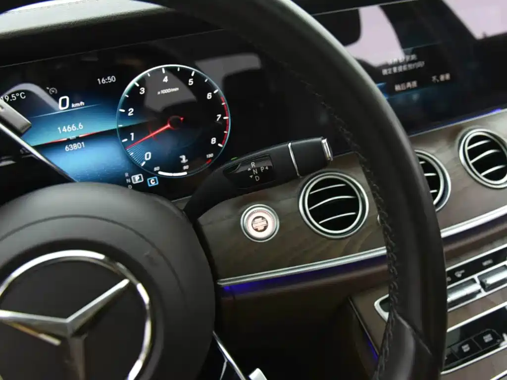 Mercedes-Benz E-Class — миниатюра 10