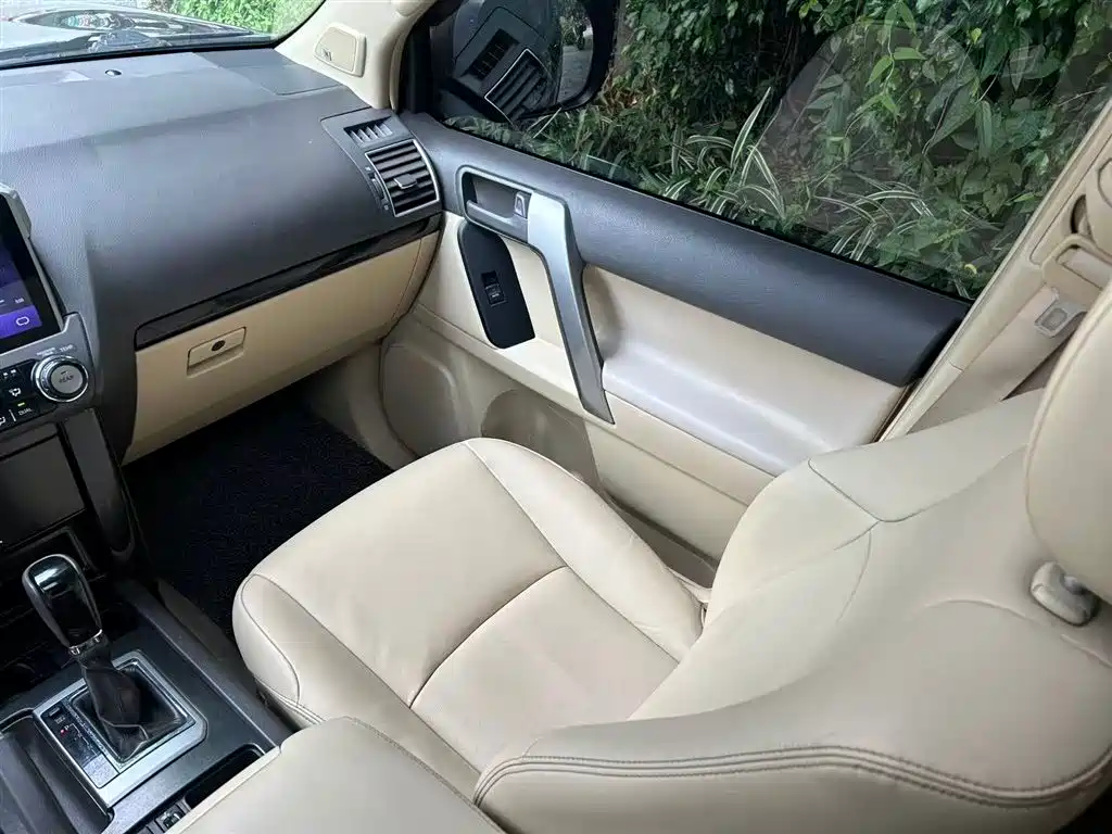 Toyota Land Cruiser Prado 2016 2.7L AT Luxury