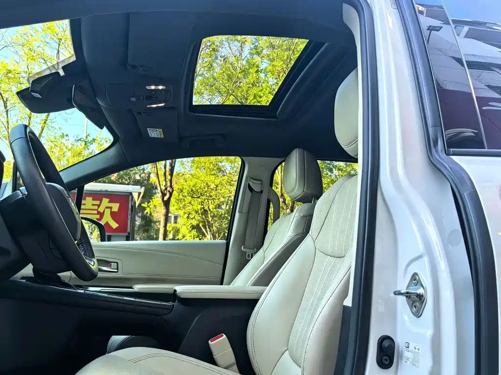 Toyota Granvia — миниатюра 8