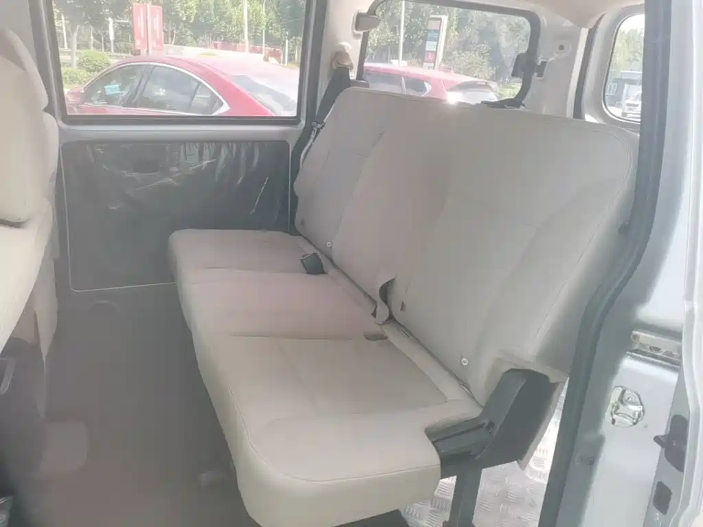 Wuling Hongguang V — миниатюра 17