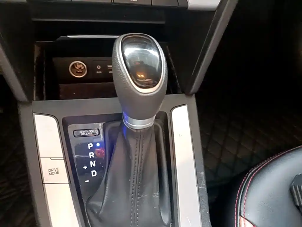 Hyundai Elantra — миниатюра 14
