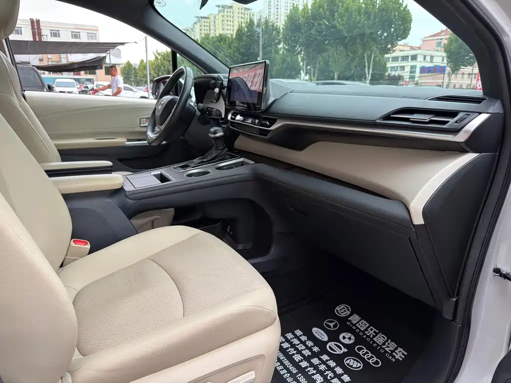 Toyota Granvia — миниатюра 14