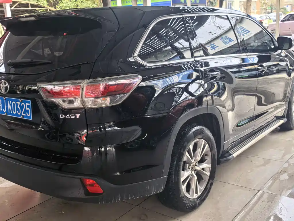 TOYOTA HIGHLANDER
