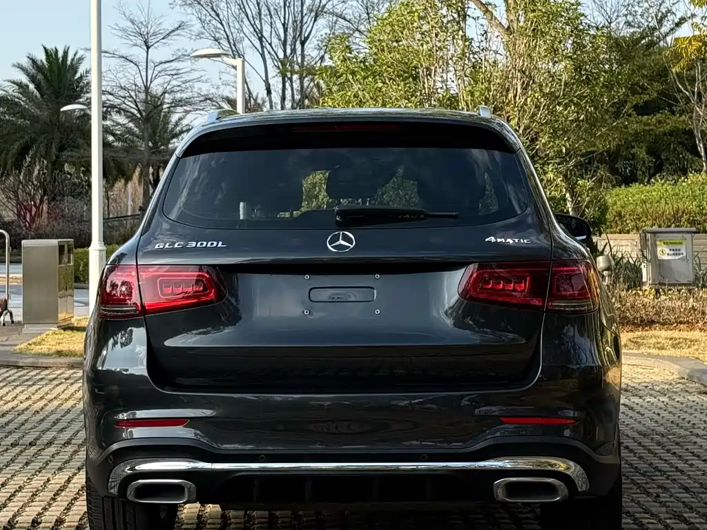 MERCEDES-BENZ GLC