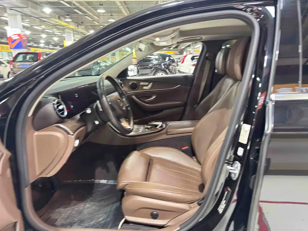 Mercedes-Benz E-Class — миниатюра 7
