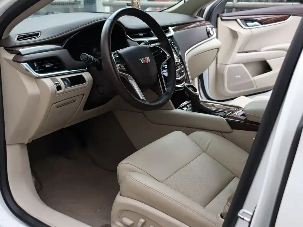 CADILLAC XTS