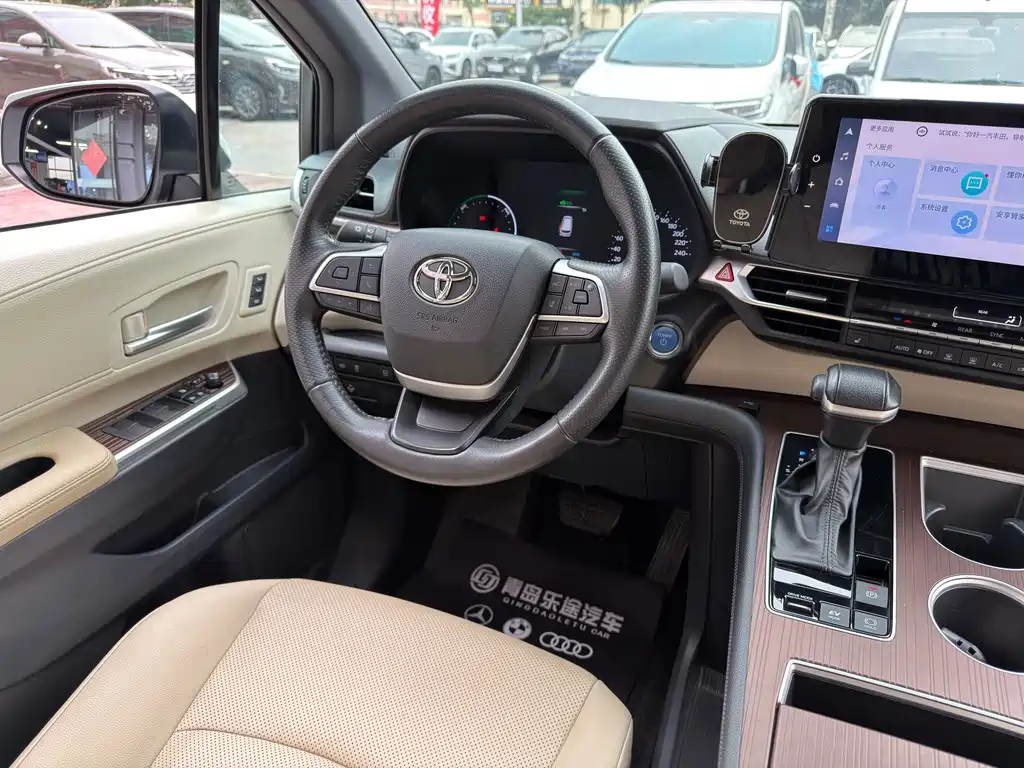 Toyota Granvia — миниатюра 11
