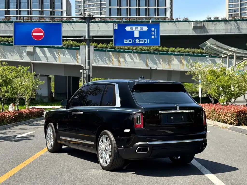 Rolls-Royce Cullinan 2024 мест