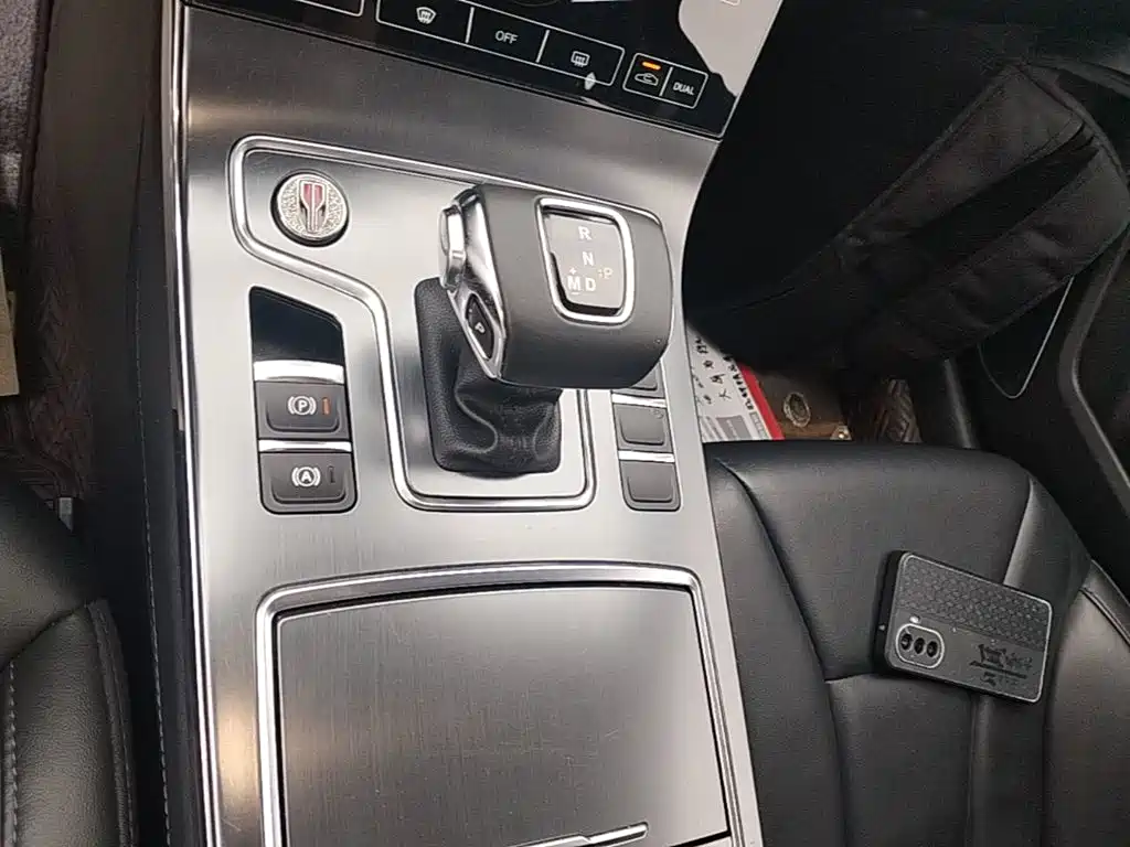Hongqi Hongqi H5 — миниатюра 14