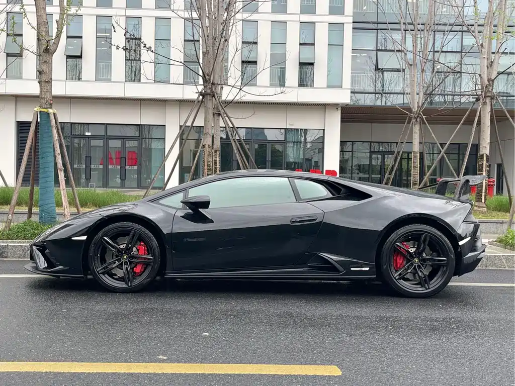 LAMBORGHINI HURACÁN