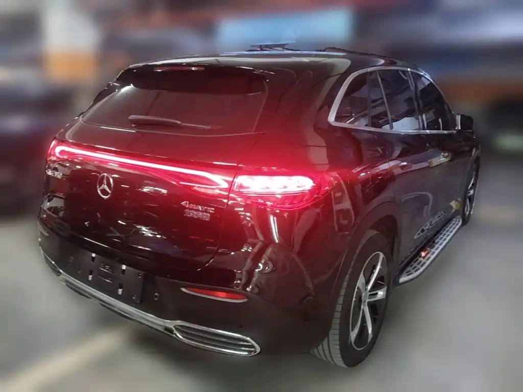Mercedes-Benz EQE SUV — миниатюра 10