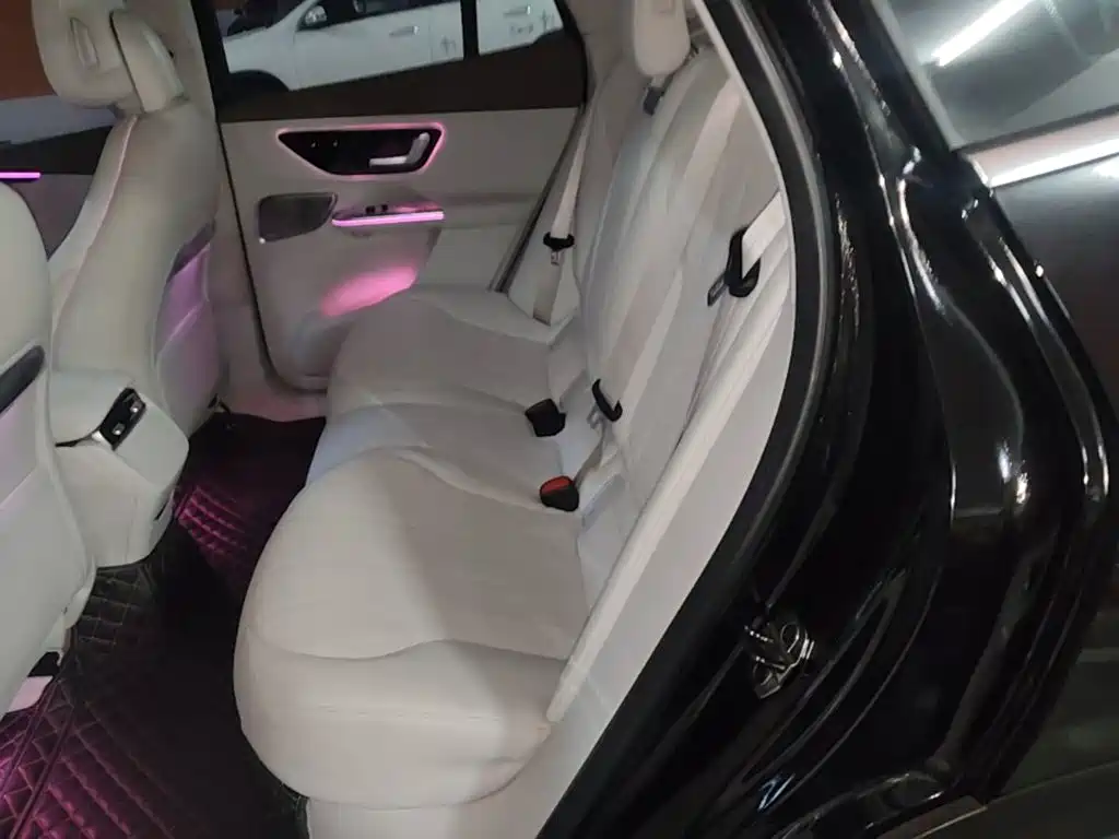 Mercedes-Benz EQE SUV — миниатюра 22