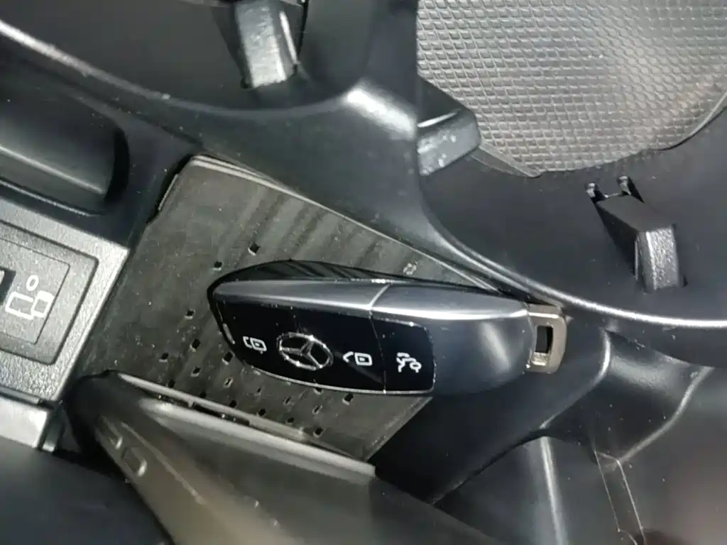Mercedes-Benz E-Class — миниатюра 9