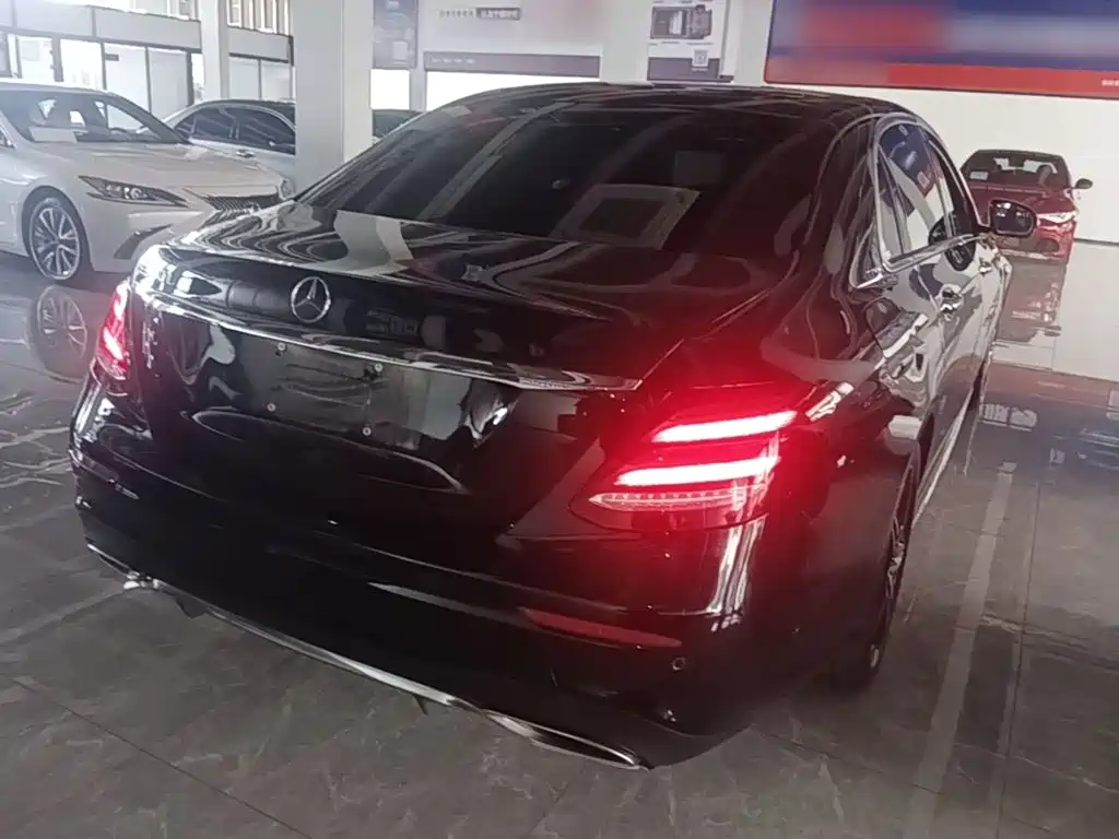 Mercedes-Benz E-Class — миниатюра 7