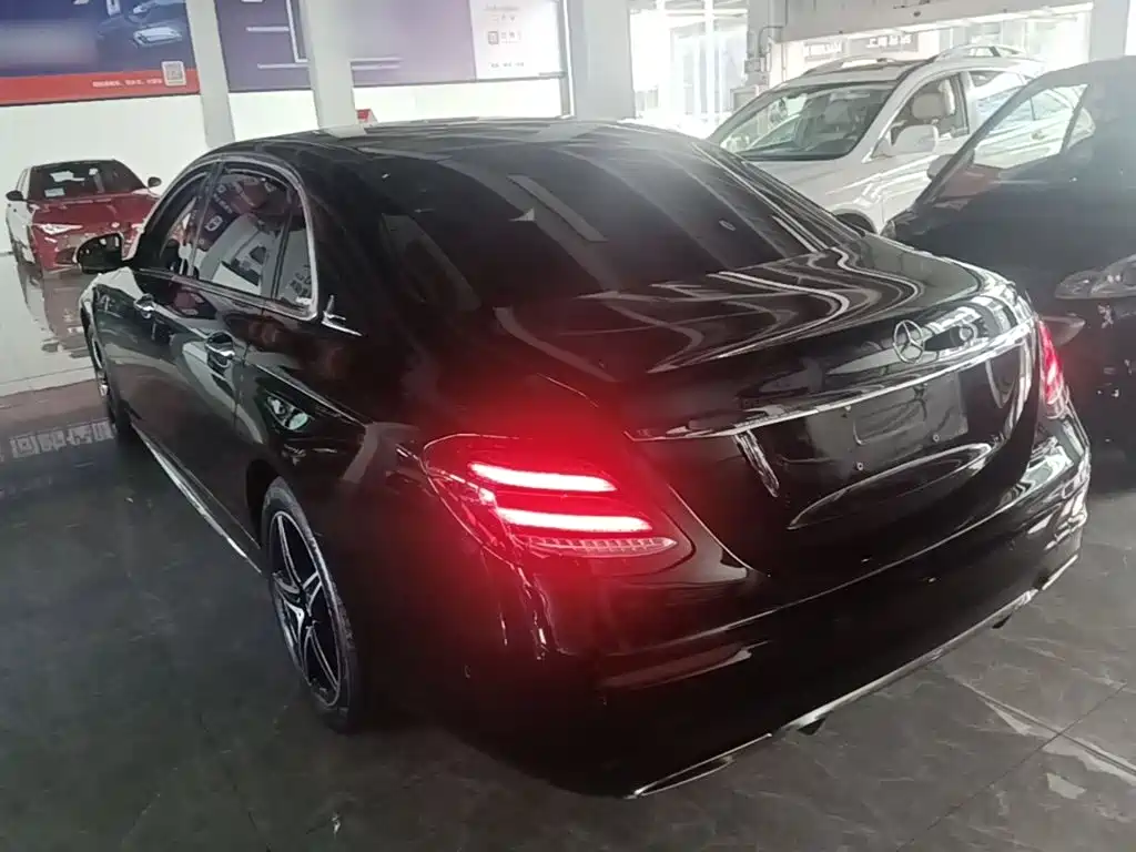 Mercedes-Benz E-Class — миниатюра 5
