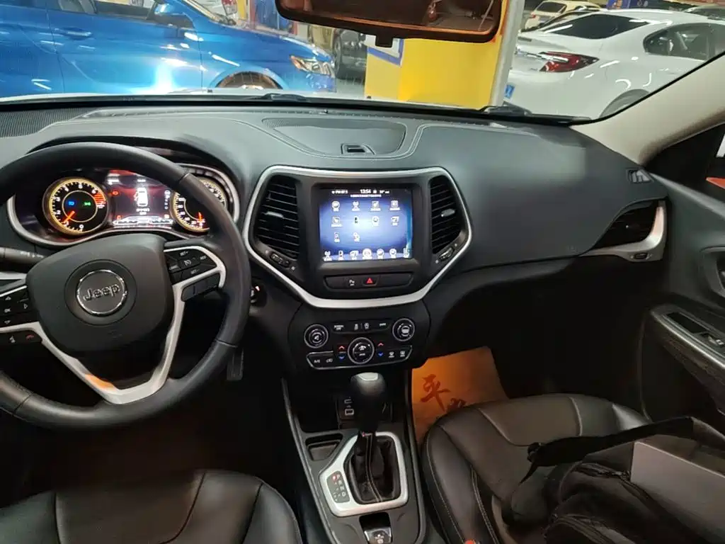 Jeep Cherokee — миниатюра 13