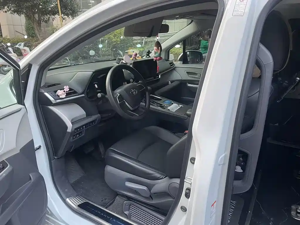 Toyota Granvia — миниатюра 4