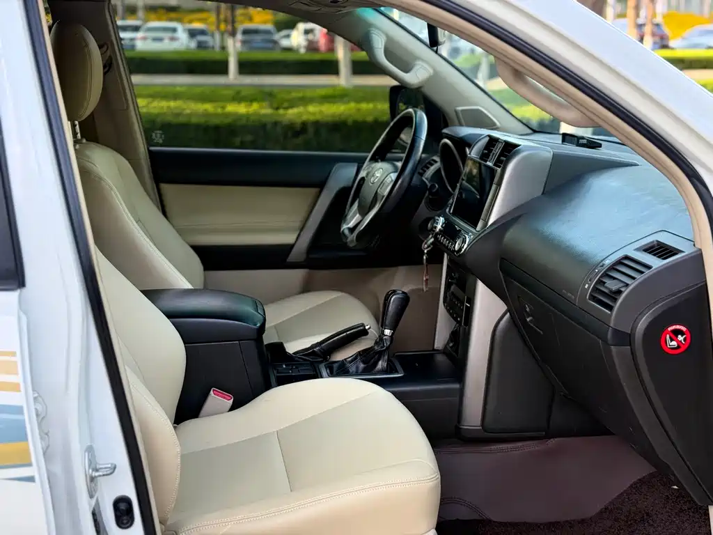 Toyota Land Cruiser Prado 2010 2.7L AT Standard