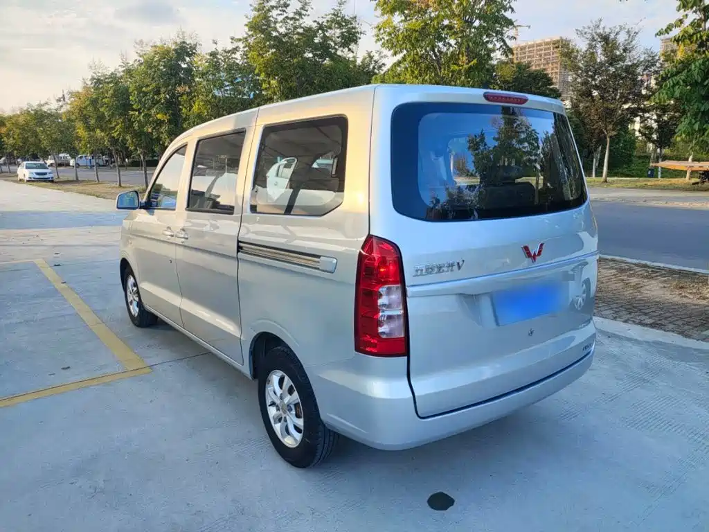 Wuling Hongguang V — миниатюра 5
