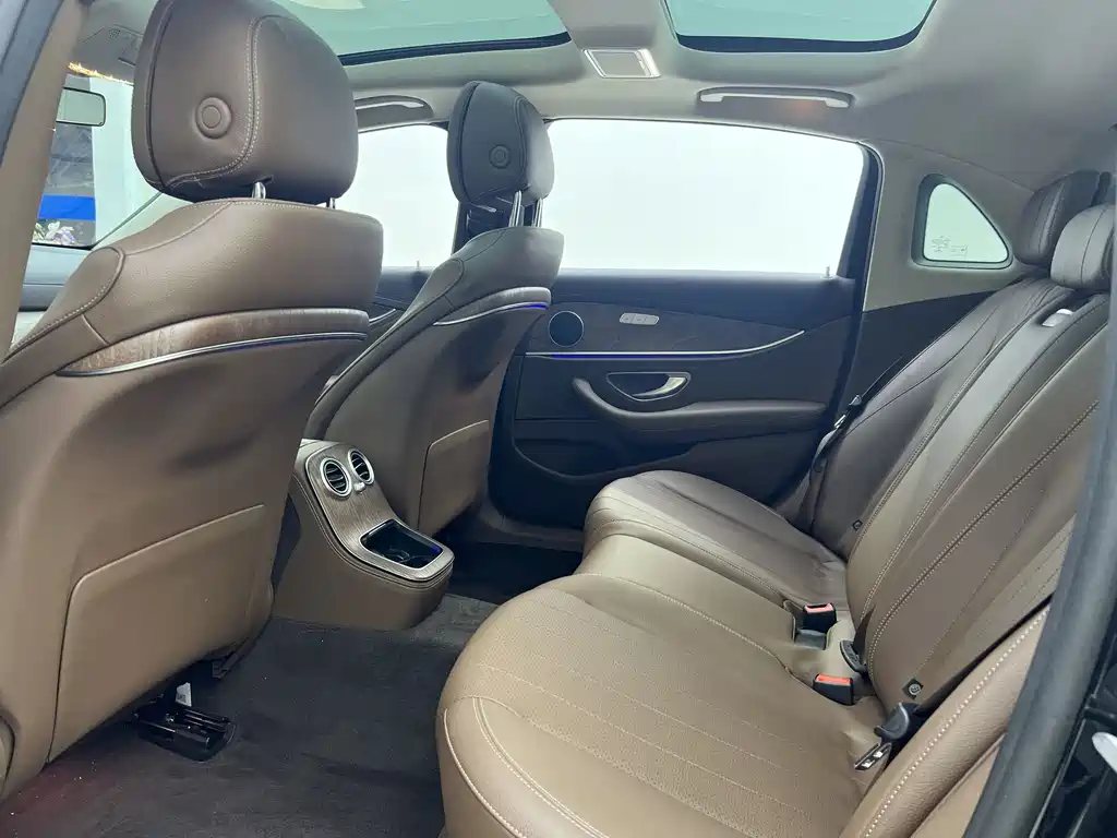 Mercedes-Benz E-Class — миниатюра 12