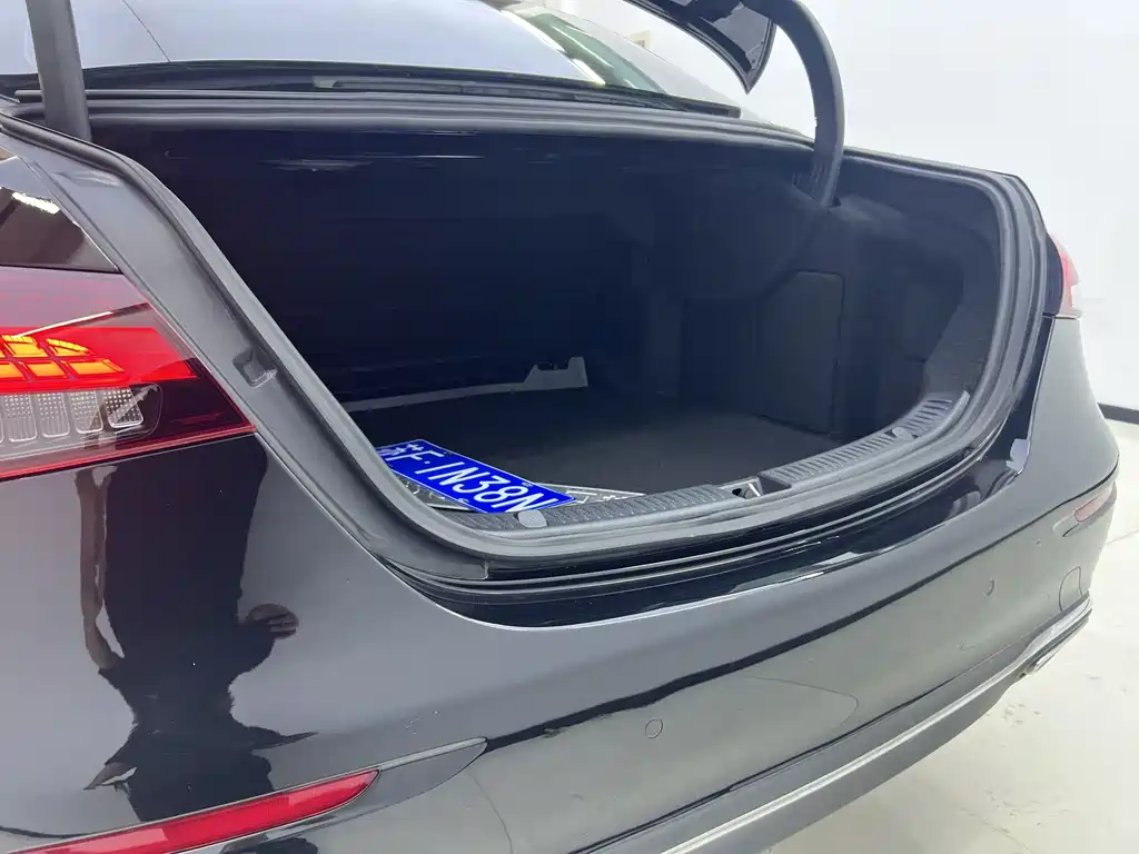 Mercedes-Benz E-Class — миниатюра 15
