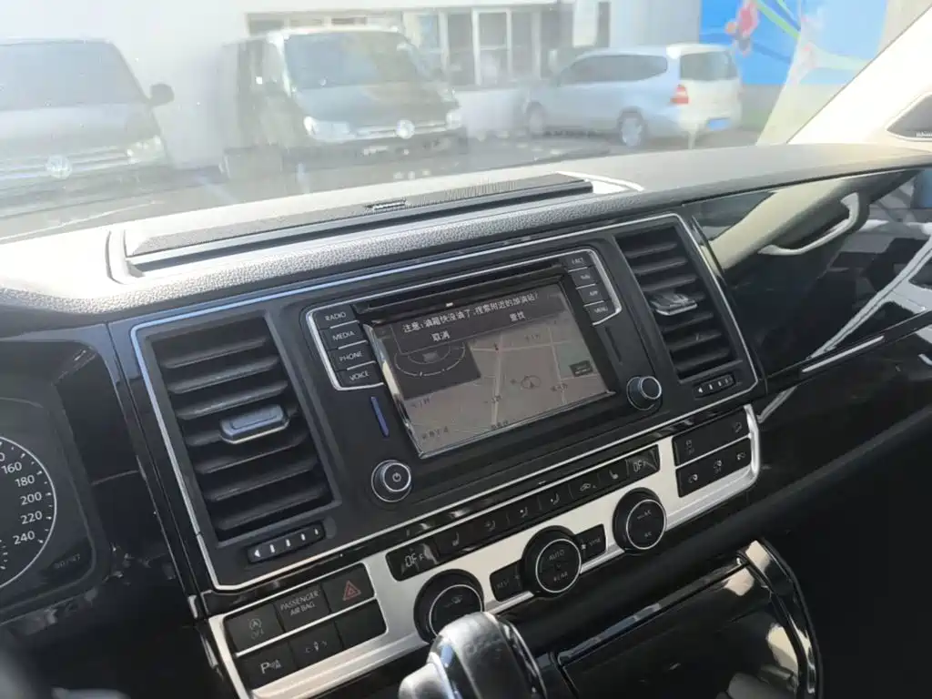 Volkswagen Multivan — миниатюра 13