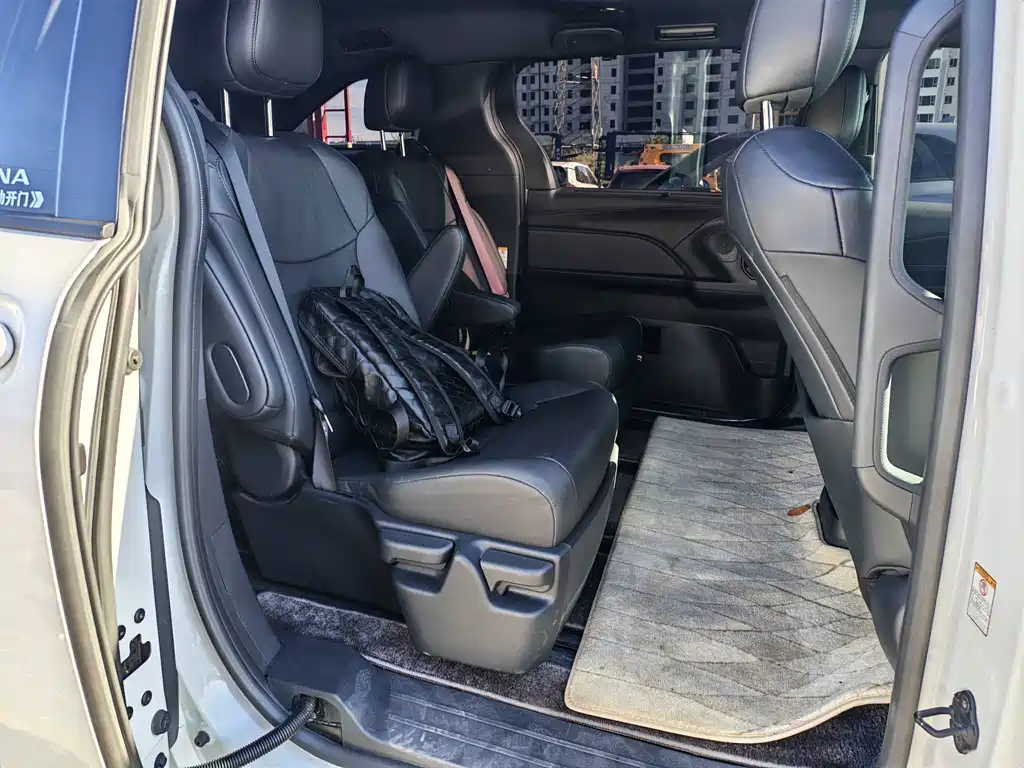 Toyota Sienna — миниатюра 11