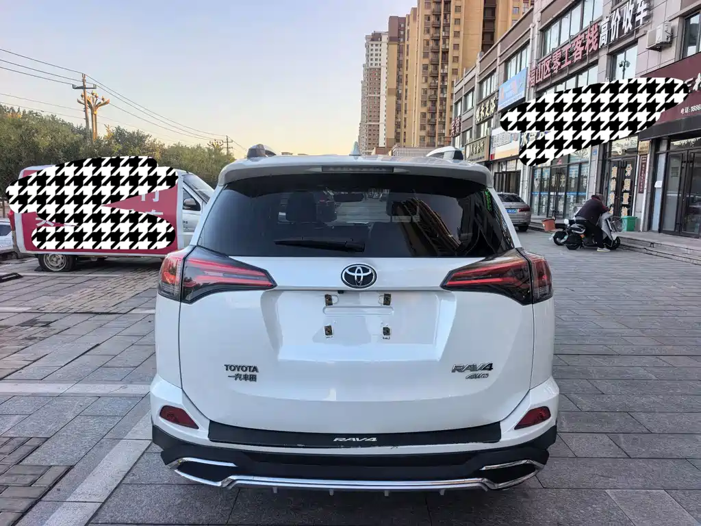 Toyota RAV4 — миниатюра 8