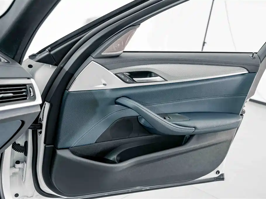 BMW 5 Series (Import) — миниатюра 13